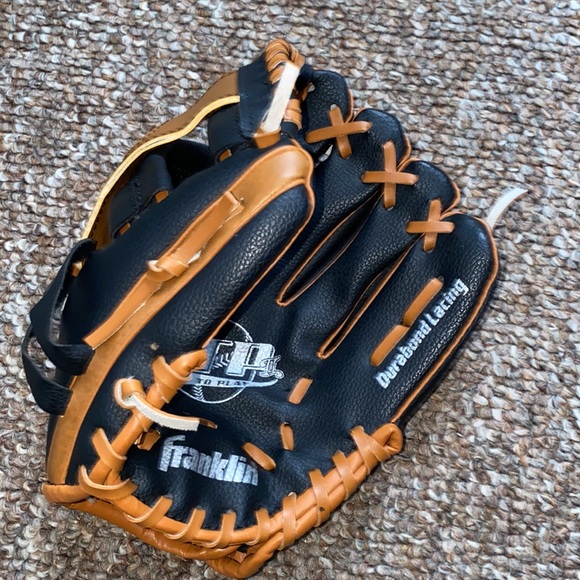 Youth Franklin Left hand baseball glove - Picture 2 of 3
